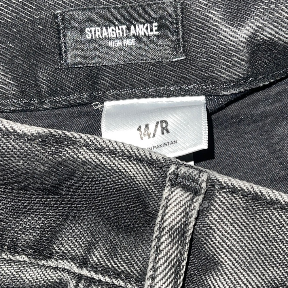 Express Women’s Charcoal Relaxed Jeans - Picture 5 of 5